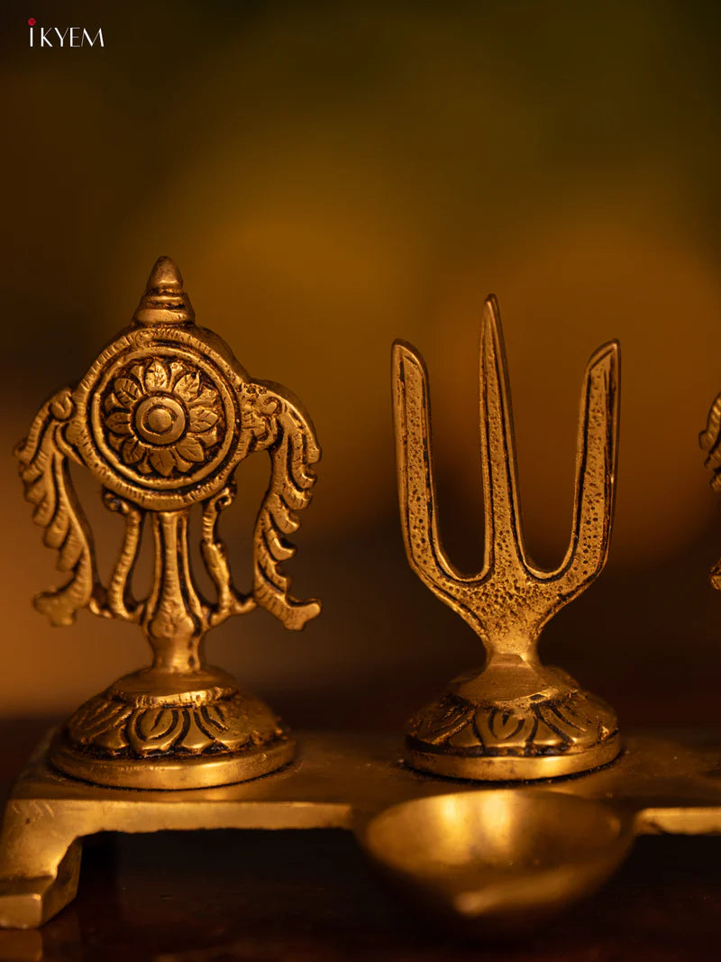 Brass Naam Shank Chakra Stand With Diya - KK26175