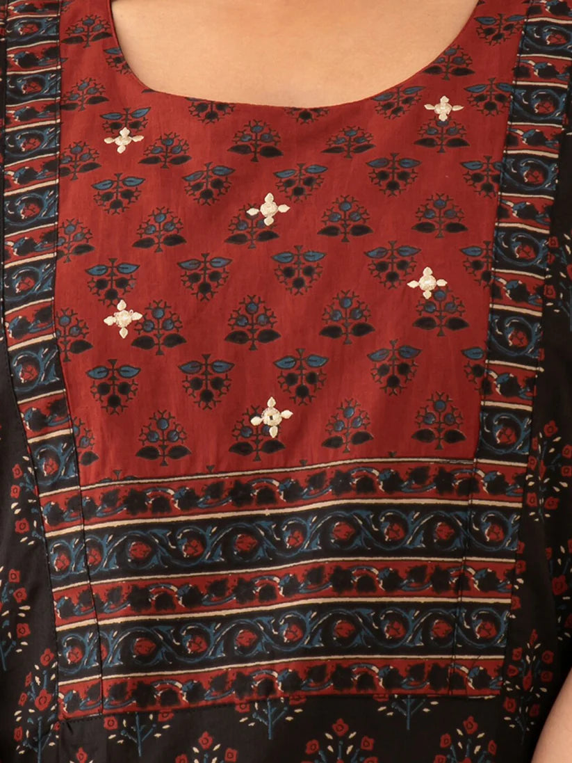 All Over Mughal Floral Print With Foil Mirror Embellishment Nighty - Black