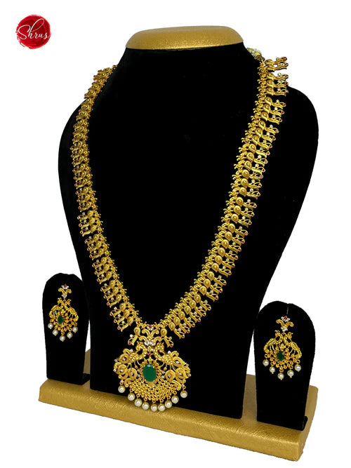 NECK PIECE & EARRINGS