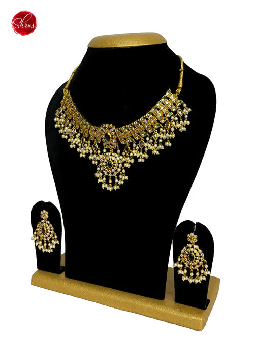 NECK PIECE & EARRINGS