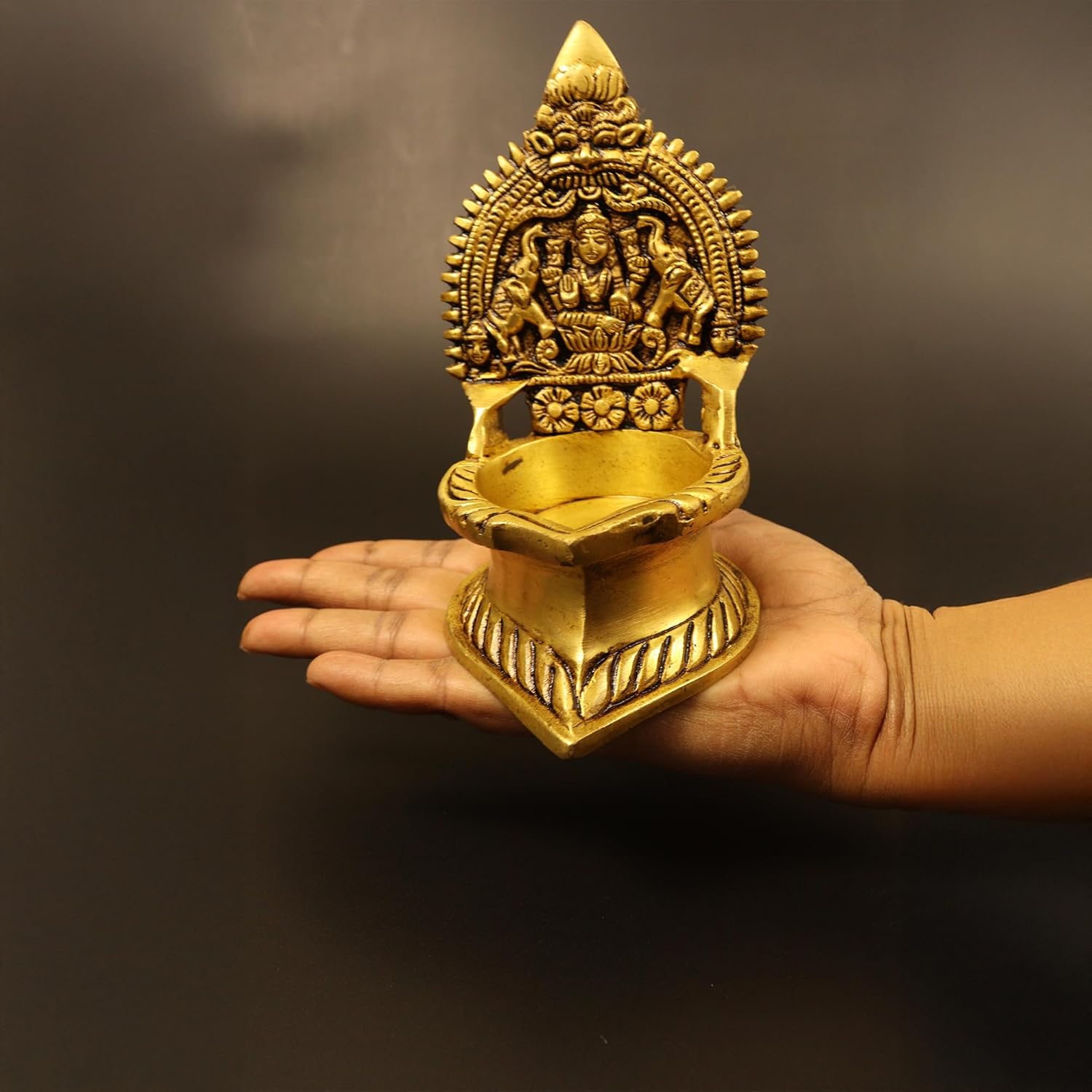 Traditional Brass Varagi Kamachi Diya for Puja Deepam Oil Lamp for Home |Kamatchi Devi Maa|Kamatchi Amman Vilakku[Weight:560g]-Antique Kamachi Diya