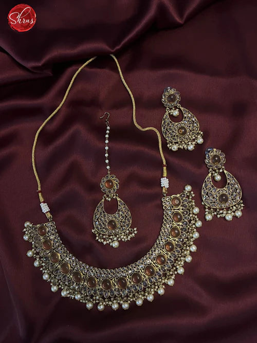 NECK PIECE & EARRINGS