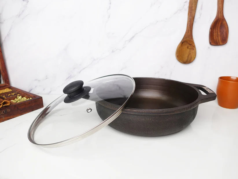 Kadai Cast Iron - Grinded Shallow - With Lid .