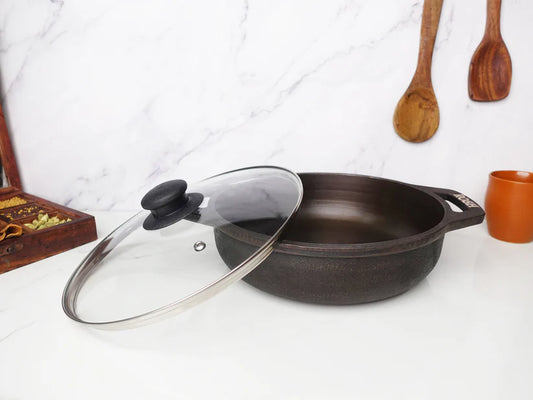 Kadai Cast Iron - Grinded Shallow - With Lid .